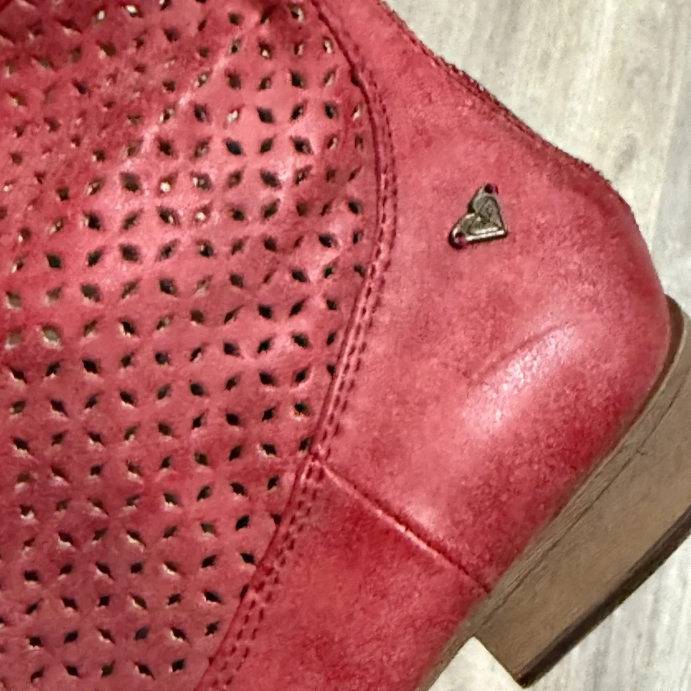Roxy Vallere 6.5 Red Ankle Boots Women's Suede‎ Leatherette Cutout Boho Casual
